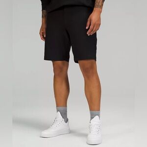 EUC! Lululemon Commission Classic-Fit Shorts 9” Warpstreme shorts